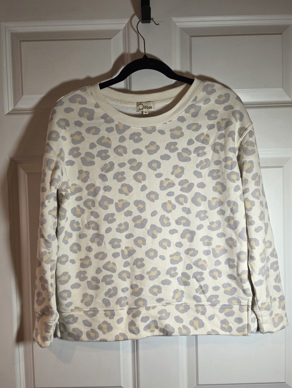 Dittos Cream Leopard Print Crewneck Sweater Soft Fleece Lined S